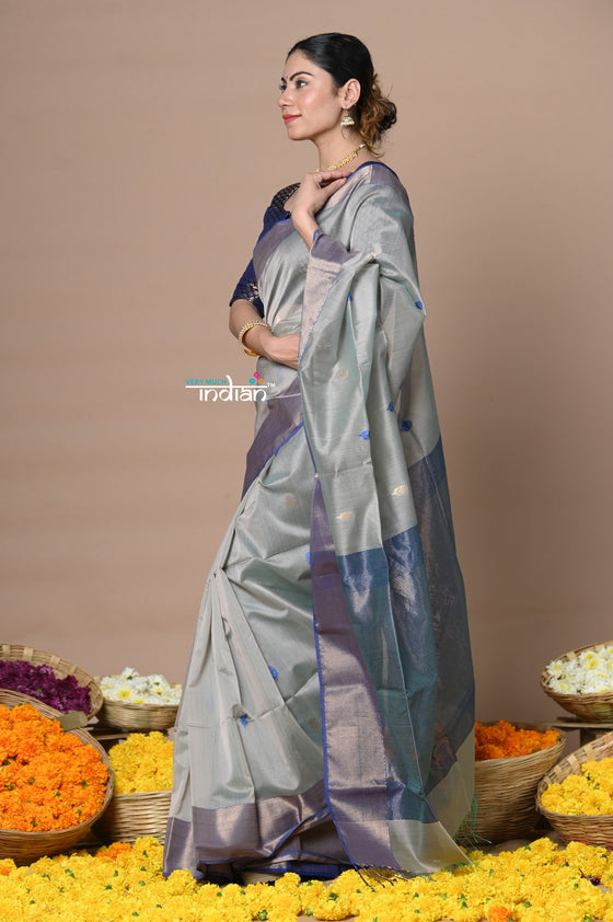 Rajsi~Handloom Ari Checks Cotton Silk Saree with Golden Border~Grey