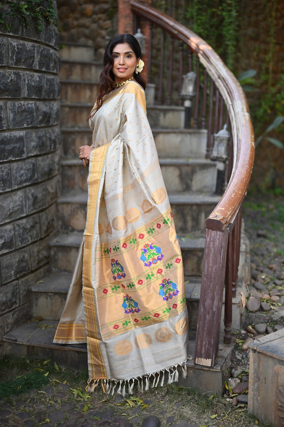 Rang Mahal ~ Handloom Pure Silk Paithani Maharani Paithani in Pearl Grey (With Silk Mark)