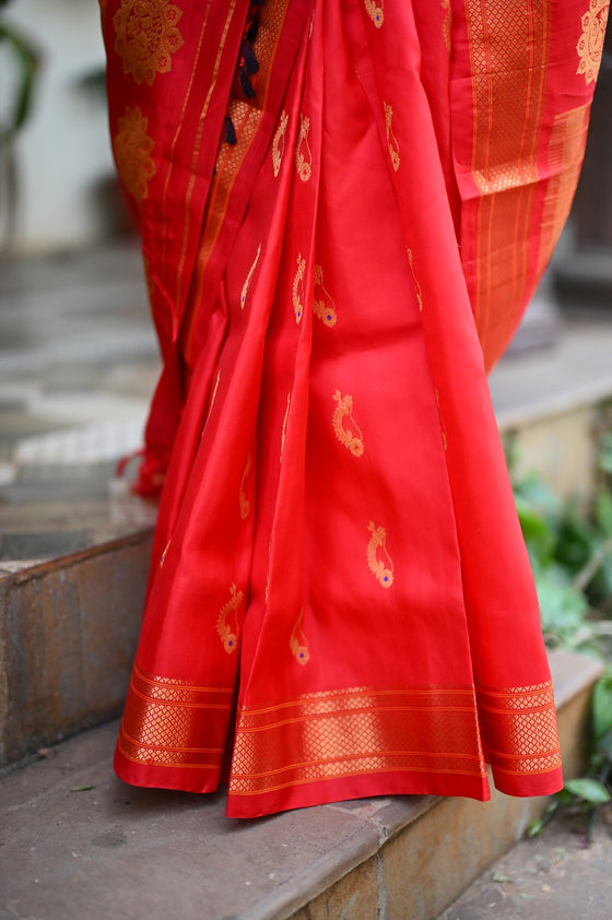 Rang Mahal ~ Handloom Pure Silk Maharani Paithani in Royal Red with Nath Meenawork Buttis (With Silk Mark)