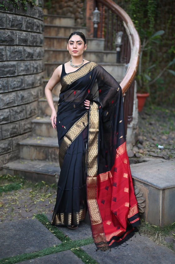 Tarang Exclusive ~ Handloom Cotton Silk Meenawork Buttis Sleek Designer Border in Black & Red