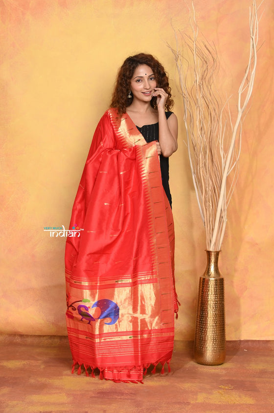 Mastaani ~ Handloom Pure Silk Muniya Border Paithani Dupatta With Beautiful Handweave and Tassels ~ Red