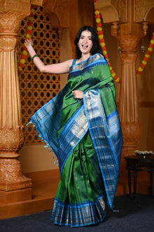  Durva Premium ~ Gadwal Pure Silk Handloom Saree in Royal Green and Blue