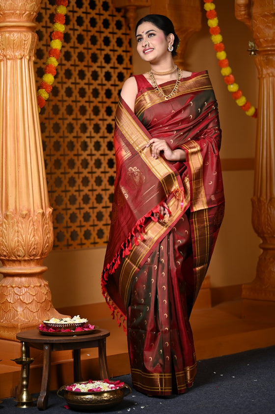 Chandrakor Durva Premium~ Handloom Pure Silk Paithani with Maharani Pallu in Dual Tone Red Green