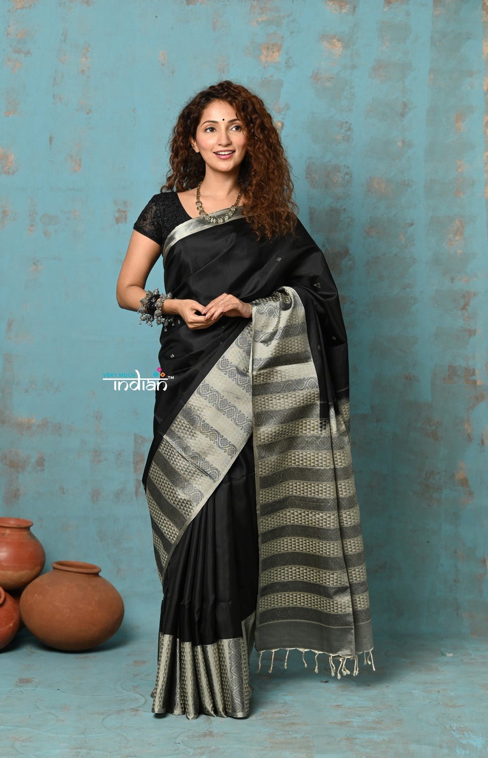 Anokhi ~ Handloom Pure Soft Silk Saree with Designer Pallu ~ Royal Black (Limited Edition) - verymuchindian.com