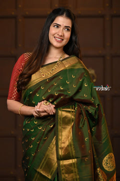 Chandrakor Parampara Revival ~ Handloom Pure Silk Maharani Paithani with Majestic Maharani Pallu in Dual Tone Green Red - verymuchindian.com
