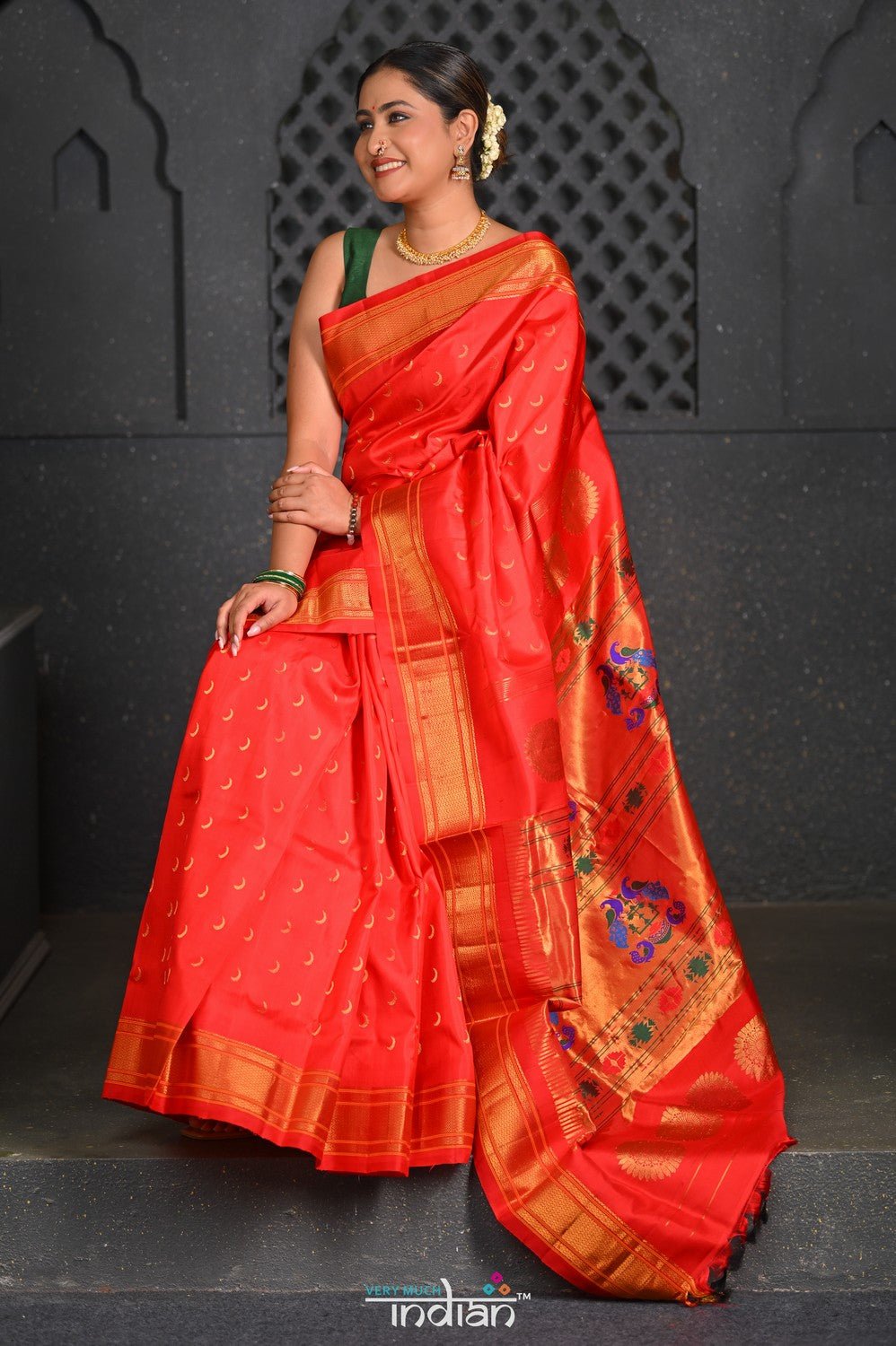 Chandrakor Virasat ~ Handloom Pure Silk Maharani Paithani with Maharani Pallu in Delight Red - verymuchindian.com