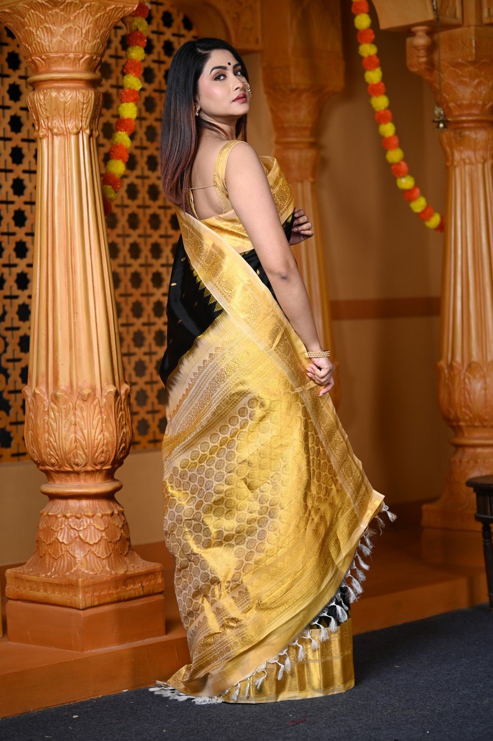 Durva Premium ~ Gadwal Pure Silk Handloom Saree in Black and Yellow - verymuchindian.com