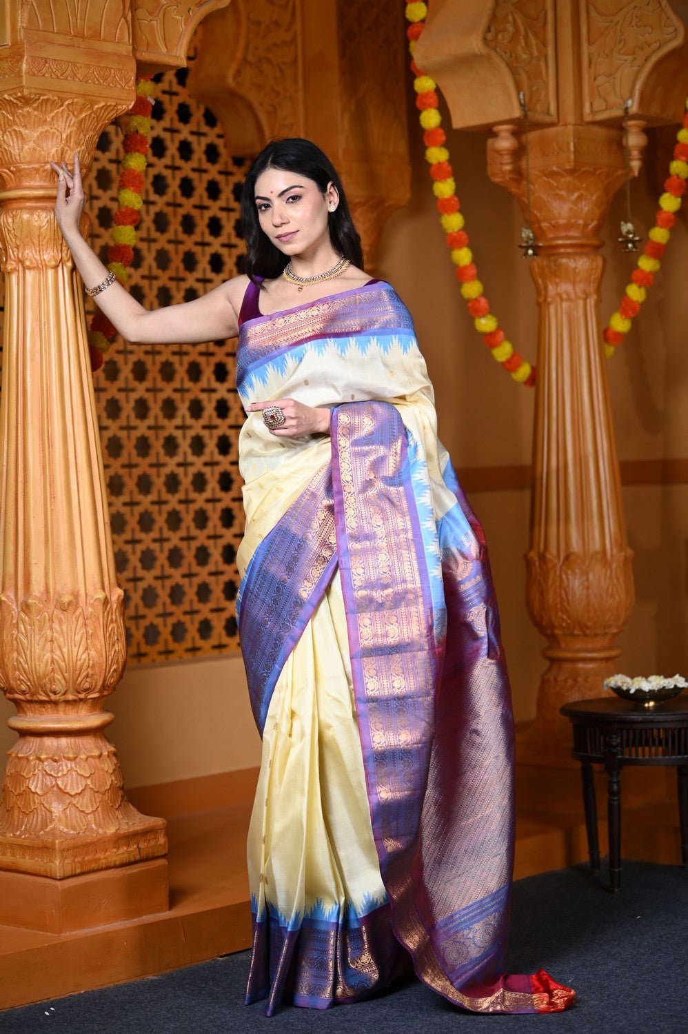 Durva Premium ~ Gadwal Pure Silk Handloom Saree in Off White and Pearl Purple - verymuchindian.com