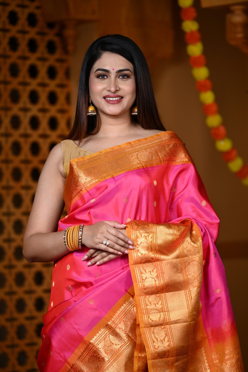 Durva Premium ~ Gadwal Pure Silk Handloom Saree in Rani Pink and Orange - verymuchindian.com