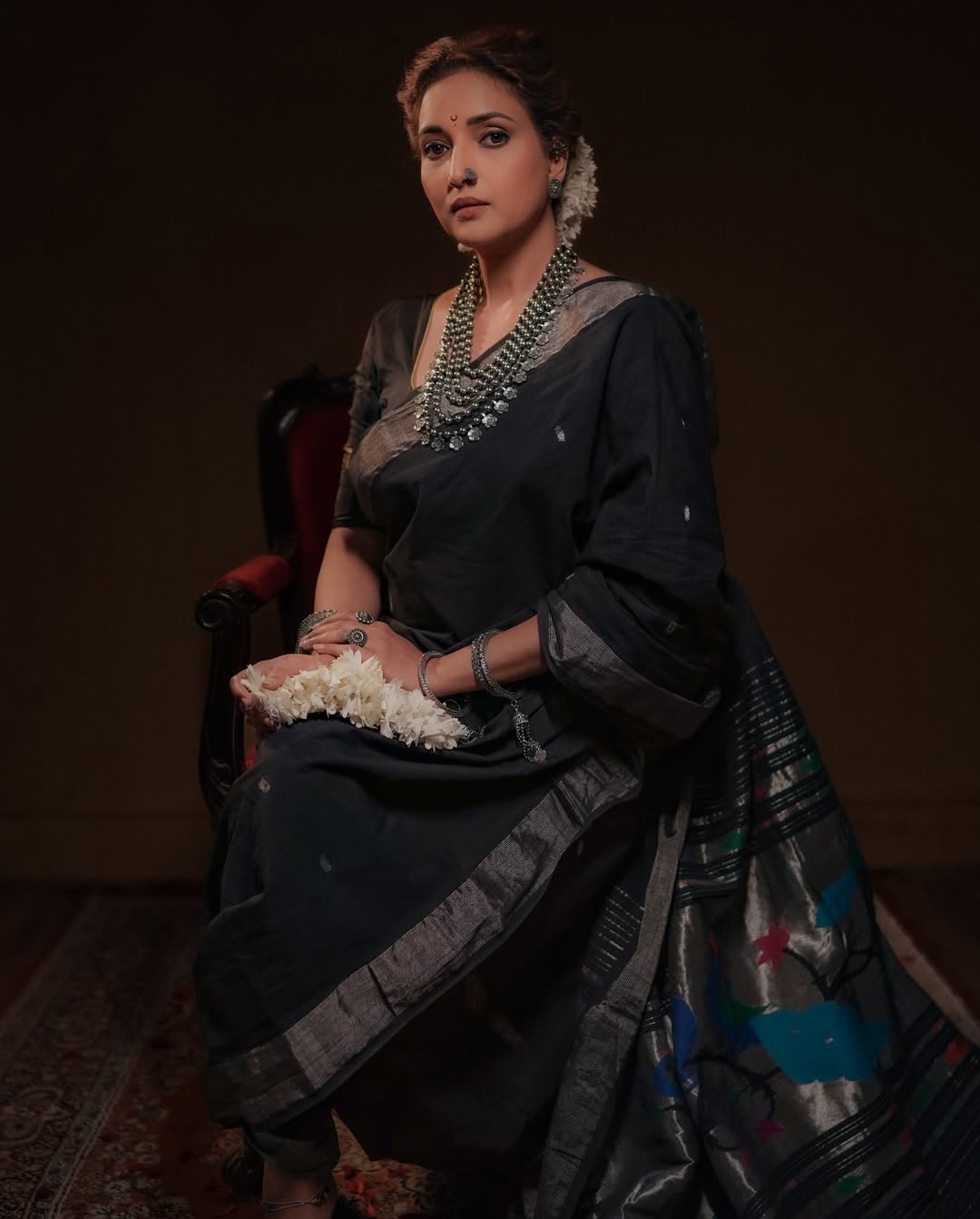 EXCLUSIVE! Silver Zari Handloom Pure Cotton Paithani with Peacock Pallu in Black - verymuchindian.com