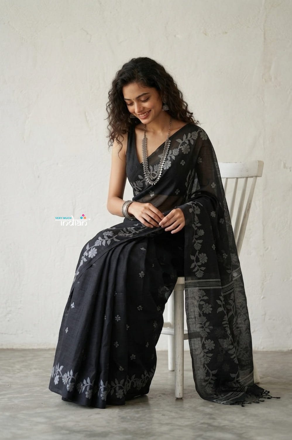 Latika ~ Pure Handwoven Jamdani Mul Cotton Saree Black - verymuchindian.com