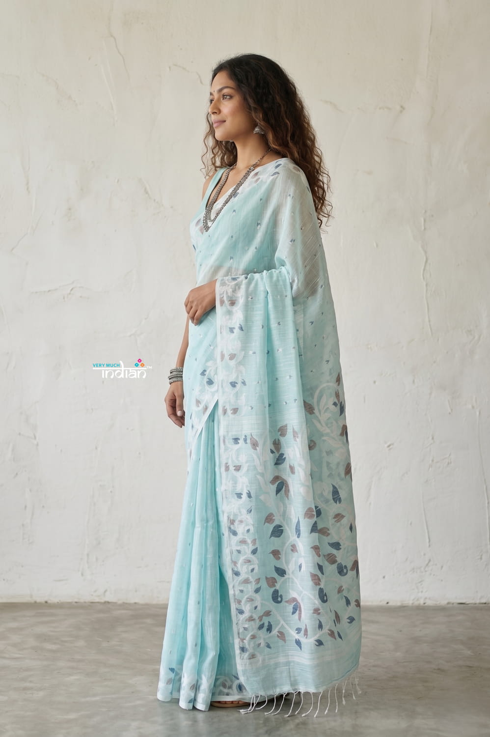 Latika ~ Pure Handwoven Jamdani Mul Cotton Saree in Light Blue - verymuchindian.com