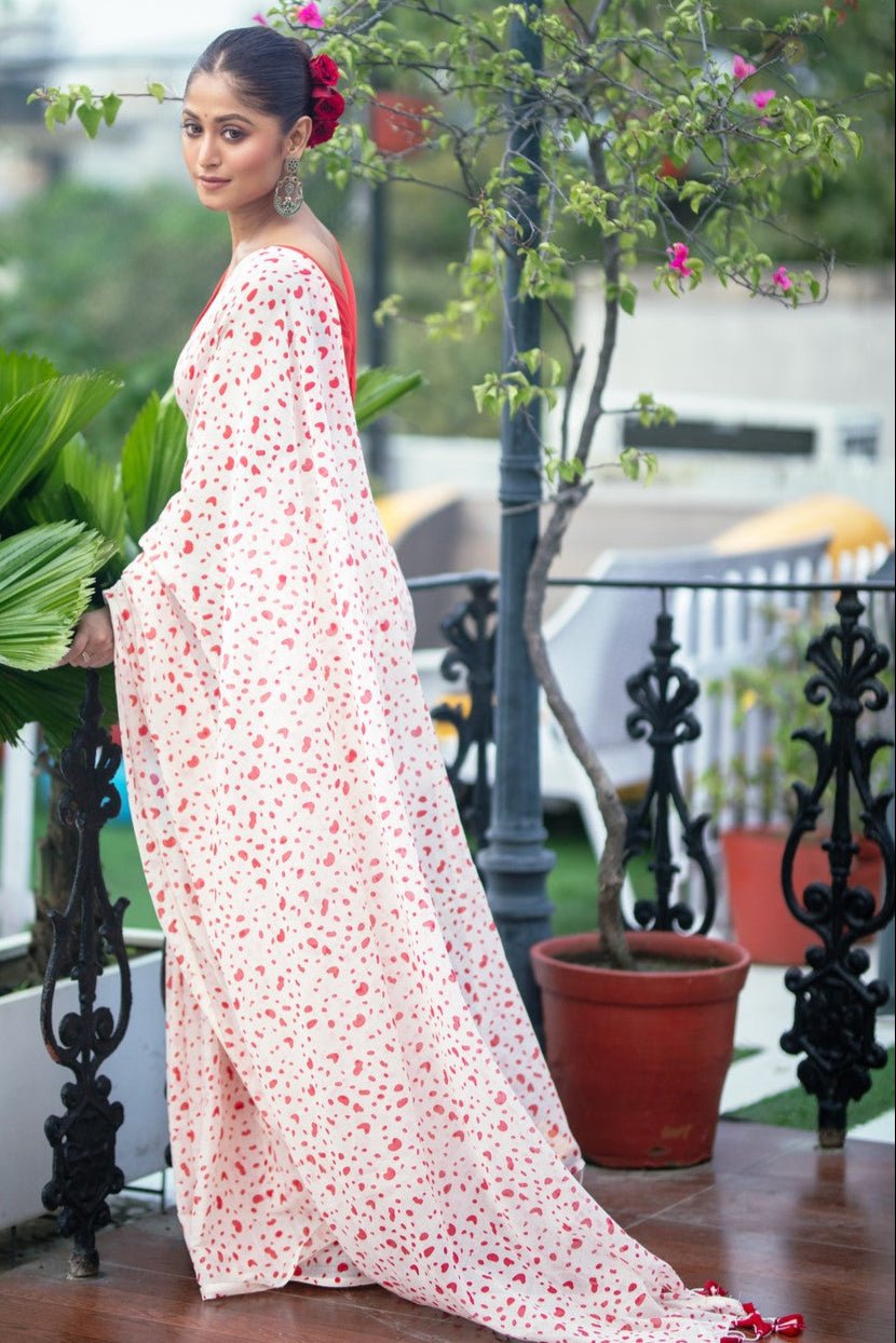 Mastaani ~ Pure Mul Cotton Handloom Saree with Beautiful Heart Prints ~ Red - verymuchindian.com