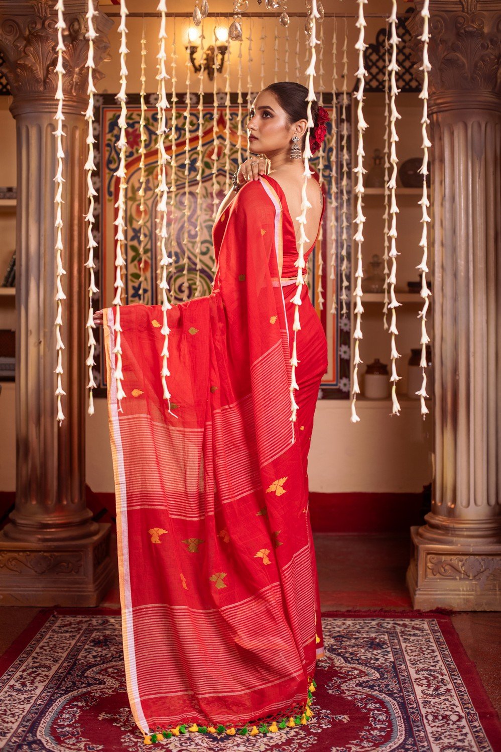Mastaani ~ Pure Mul Jamdhani Cotton Handloom Saree with Beautiful Diamond Weaves ~ Red - verymuchindian.com