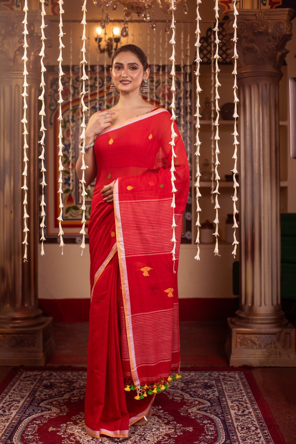 Mastaani ~ Pure Mul Jamdhani Cotton Handloom Saree with Beautiful Diamond Weaves ~ Red - verymuchindian.com