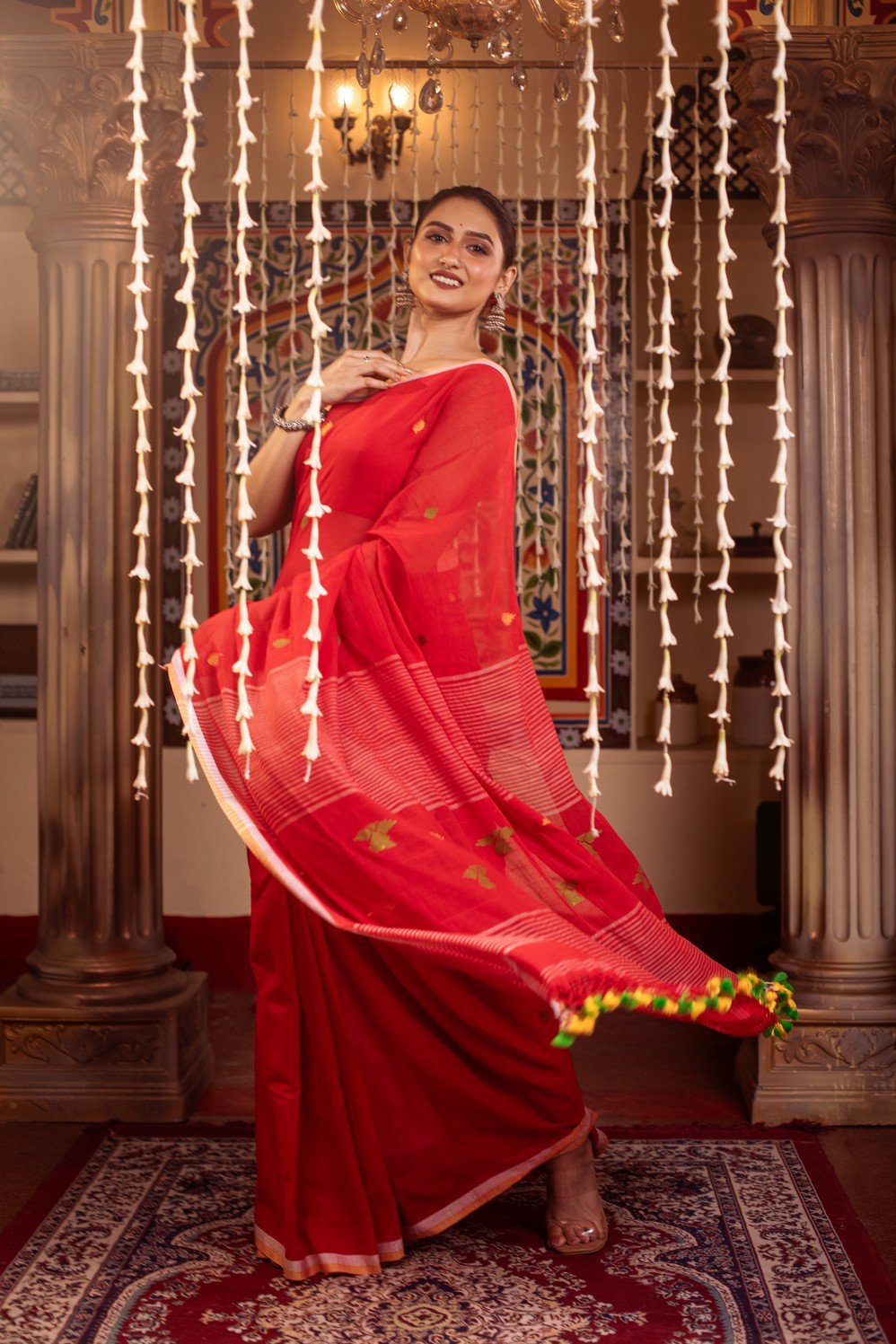 Mastaani ~ Pure Mul Jamdhani Cotton Handloom Saree with Beautiful Diamond Weaves ~ Red - verymuchindian.com