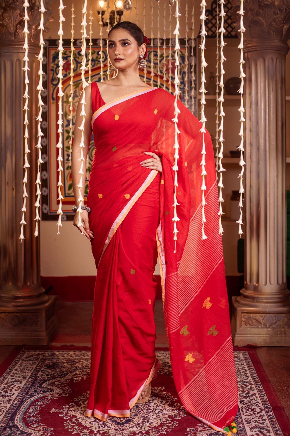 Mastaani ~ Pure Mul Jamdhani Cotton Handloom Saree with Beautiful Diamond Weaves ~ Red - verymuchindian.com
