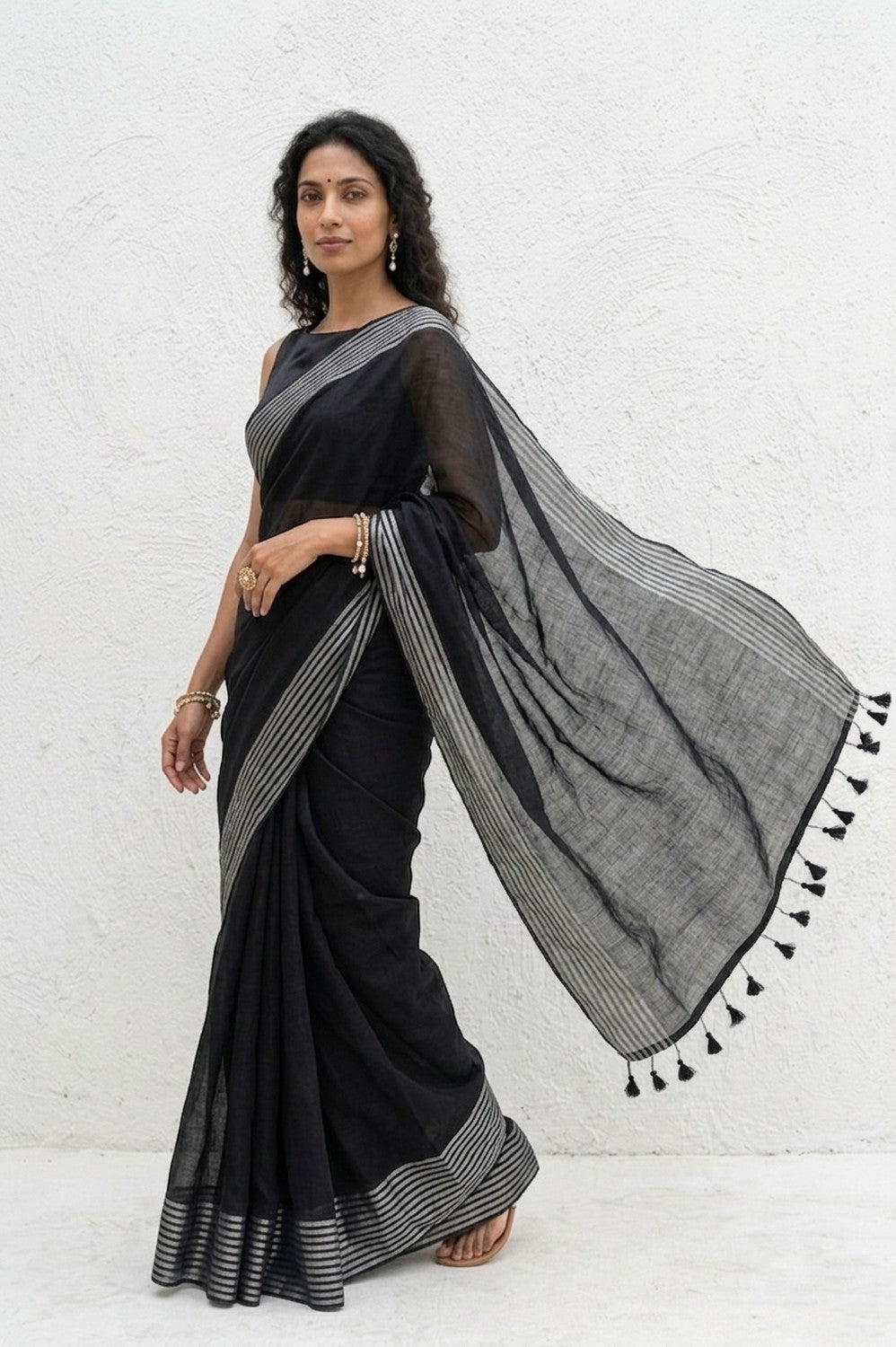 Mulmuli ~ Pure Handwoven Mul Cotton Saree In Black - verymuchindian.com