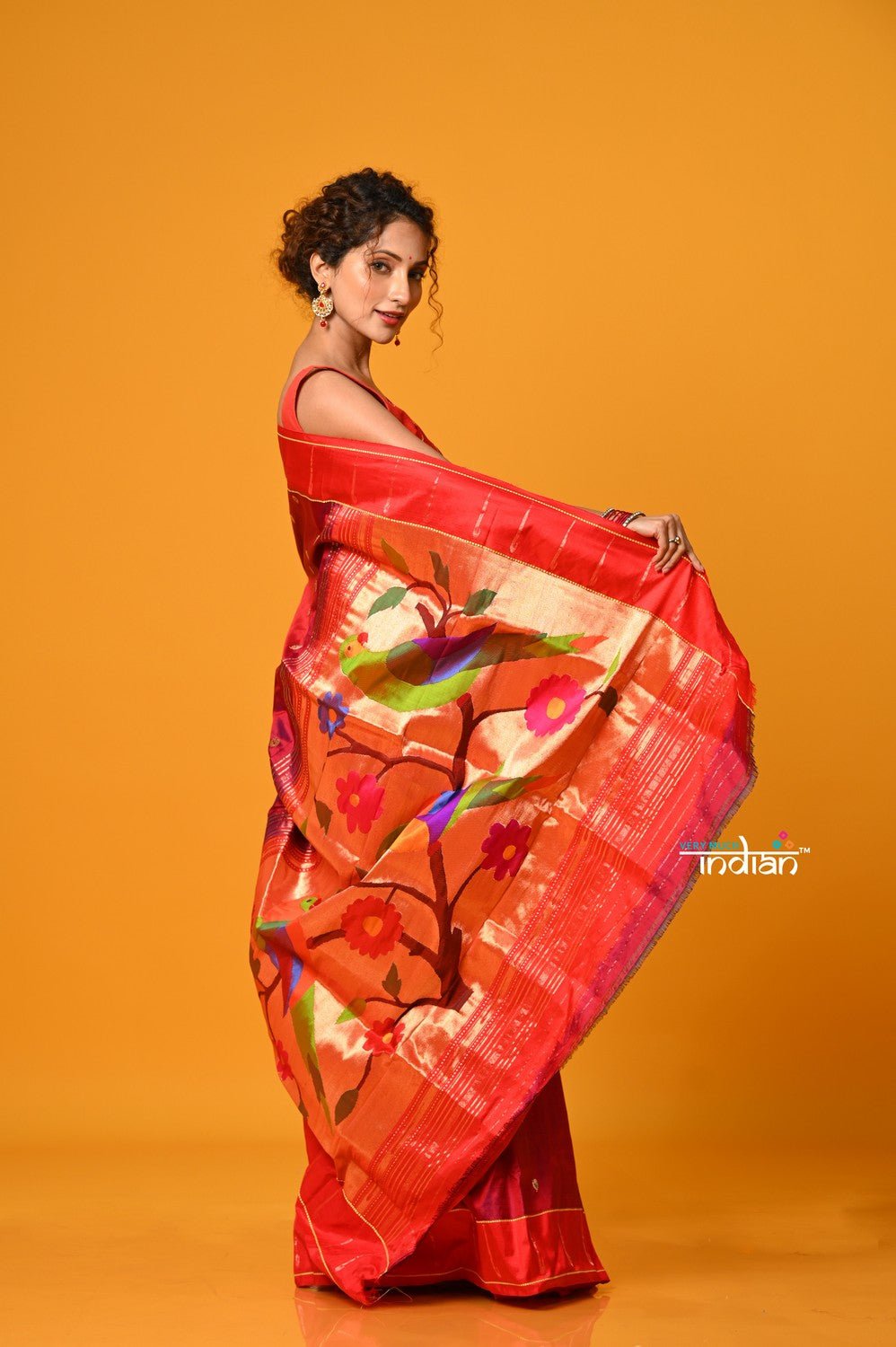 Param Sundari EXCLUSIVE~ Handloom Pure Silk Maroon Muniya Border Paithani Saree with Parrot Pallu - verymuchindian.com