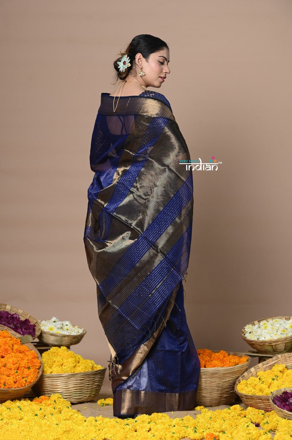Rajsi~Handloom Ari Checks Cotton Silk Saree with Golden Border~Dark Blue - verymuchindian.com