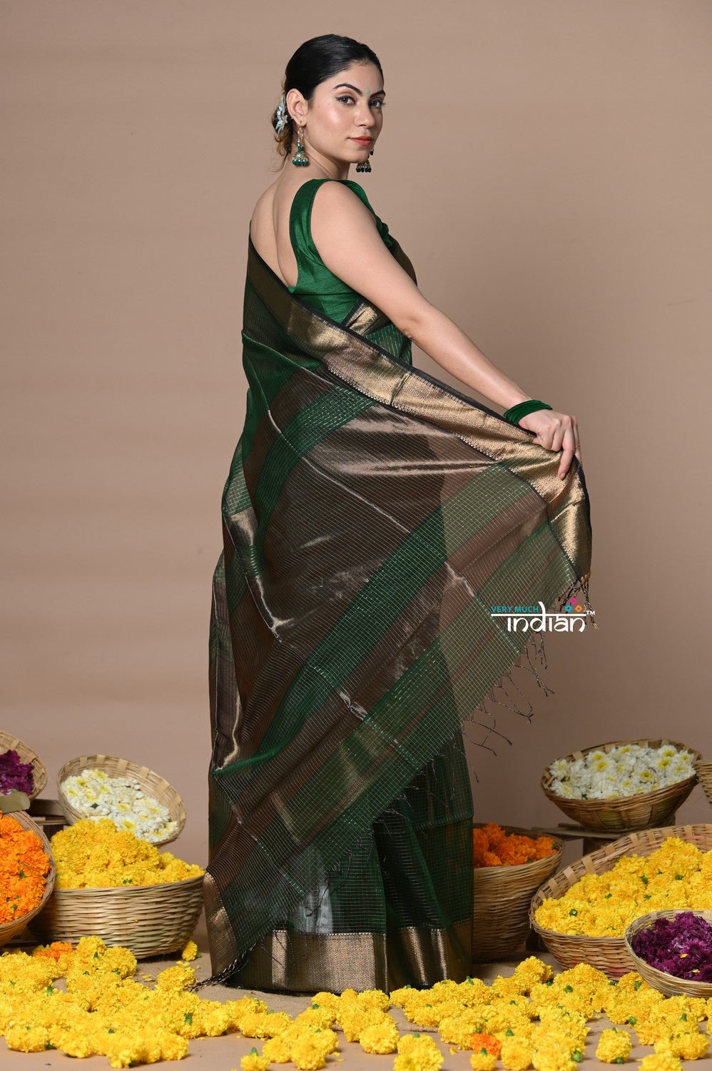 Rajsi~Handloom Ari Checks Cotton Silk Saree with Golden Border~Dark Green - verymuchindian.com