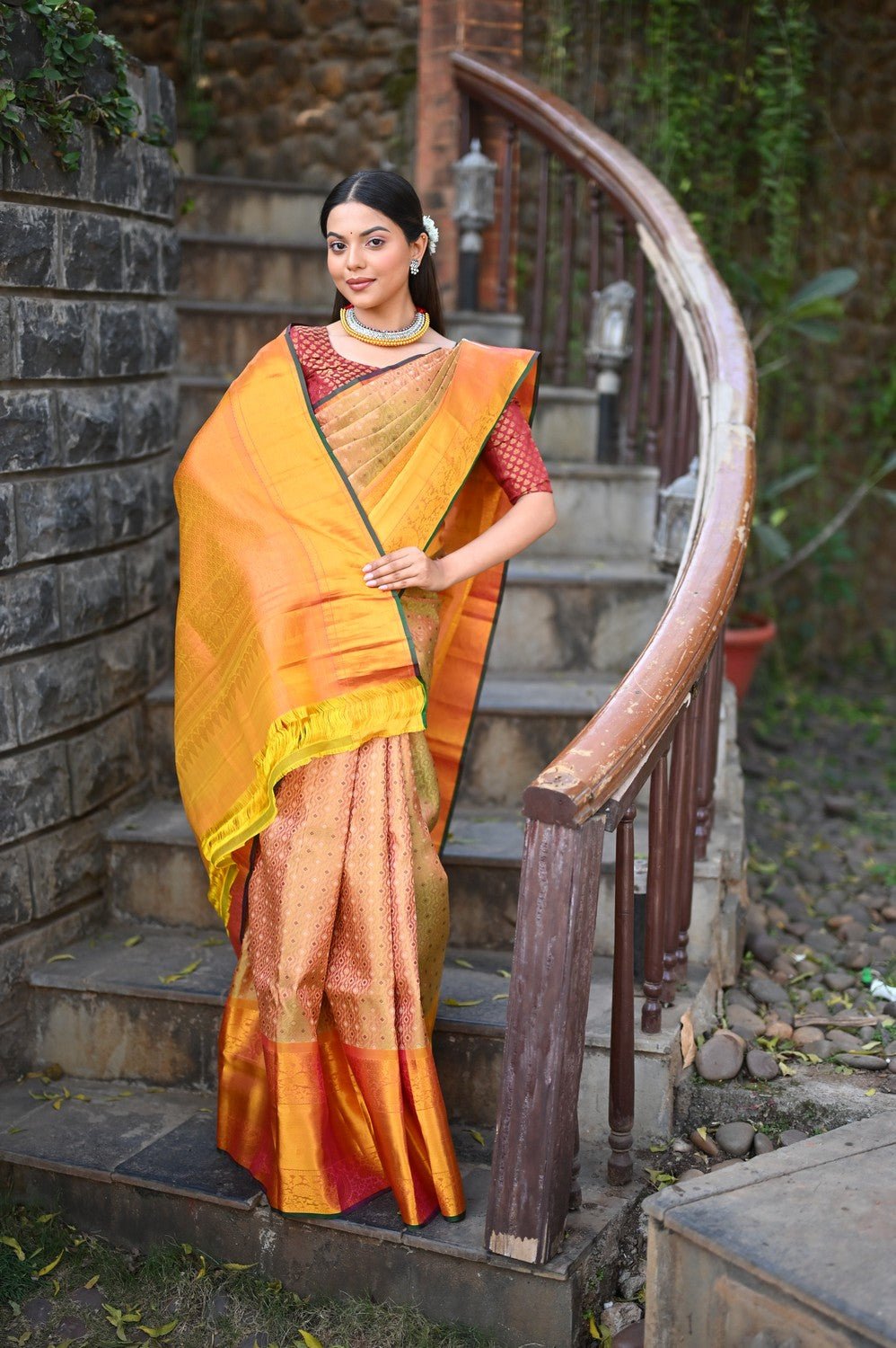 Rang Mahal ~ Exclusive Brocade Gadwal Pure Silk Handloom Saree Beautiful Dual Tone with Rich Border (With Silk Mark) - verymuchindian.com