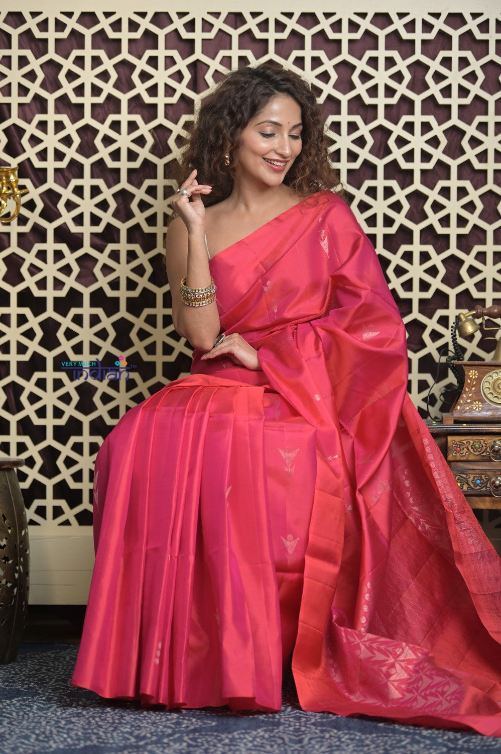 Shubh Lakshmi 2.0 ~ Handloom High Quality Pure Soft Silk Saree in Dual Tone Red Pink (Silk Mark Certified)