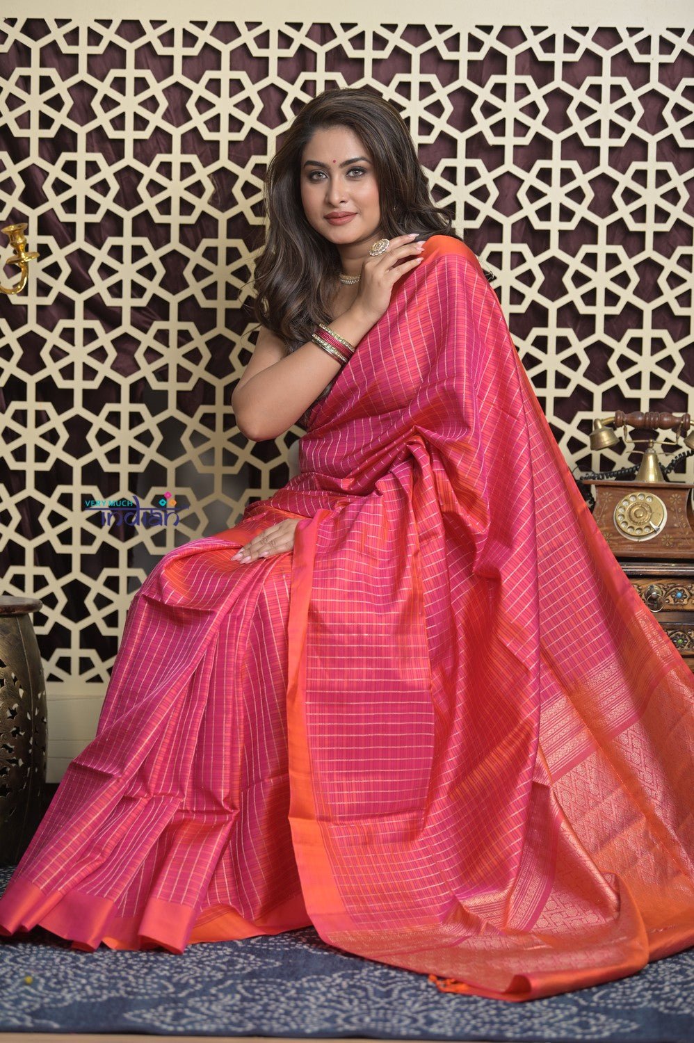 Shubh Lakshmi 2.0 ~ Handloom High Quality Pure Soft Silk Saree in Dual Tone Orange and Pink (Silk Mark Certified) - verymuchindian.com