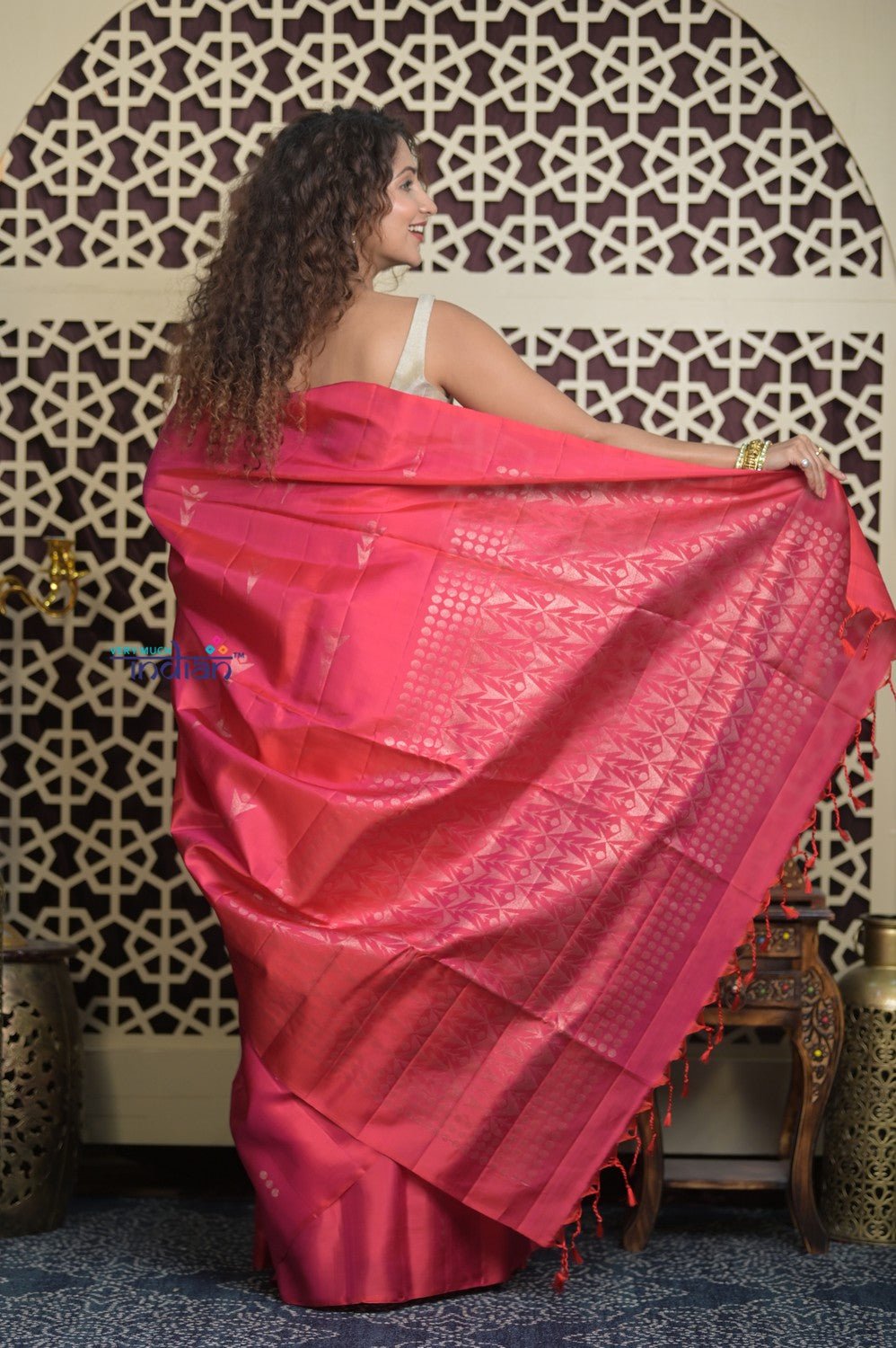 Shubh Lakshmi 2.0 ~ Handloom High Quality Pure Soft Silk Saree in Dual Tone Red Pink (Silk Mark Certified) - verymuchindian.com