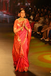 Swarajya ~ Sakshi Tanwar’s Choice ~ Times Fashion Week Exclusive Pure Silk Paithani with Tawa Pallu In Pink & Orange - verymuchindian.com