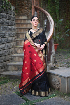 Tarang Exclusive ~ Handloom Cotton Silk Meenawork Buttis Sleek Designer Border in Black & Red - verymuchindian.com