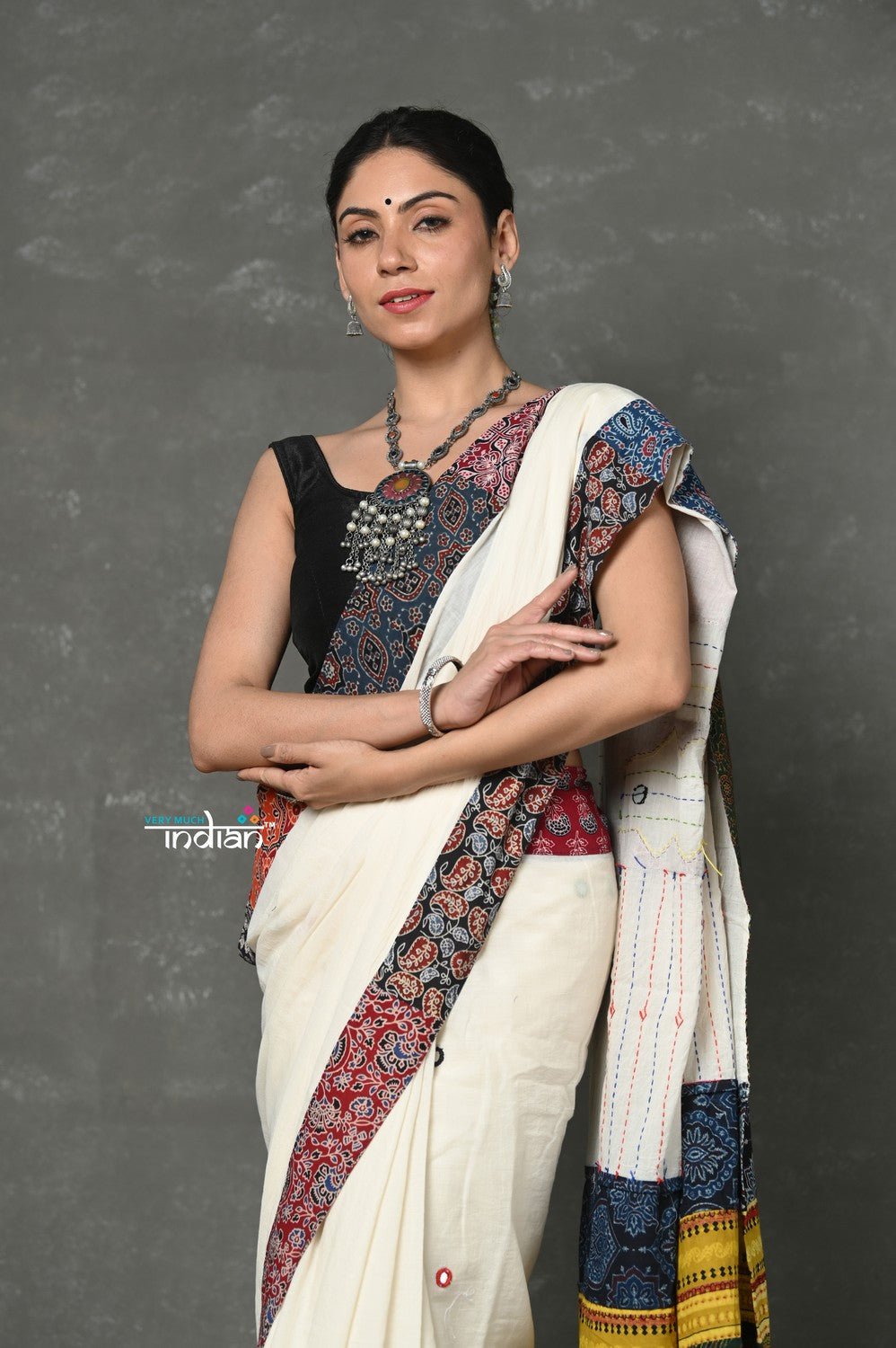 Tyohaar ~ High Quality Mul Cotton Saree with Hand Mirror & Patch Work ~ White - verymuchindian.com