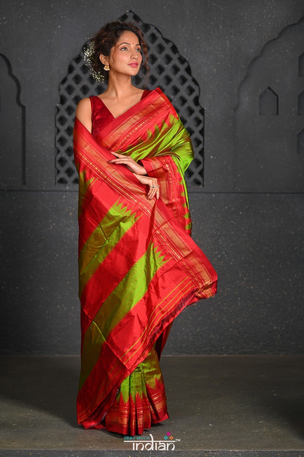 Virasat ~ Handloom Ilkal Pure Silk with Silk Mark in Beautiful Contrast Pallu ~ Green Red - verymuchindian.com