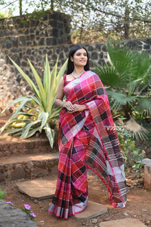  Exclusive! Pure Linen Saree in Beautiful Geometric Checks All over~Red Shades