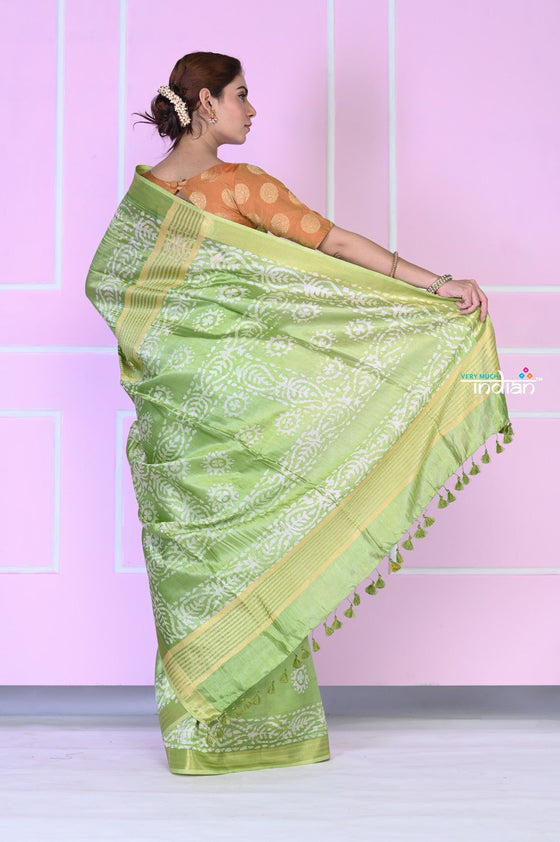 EXCLUSIVE! Hand-Loom Pure Silk Handmade Batik Saree in Pastel Green Shade