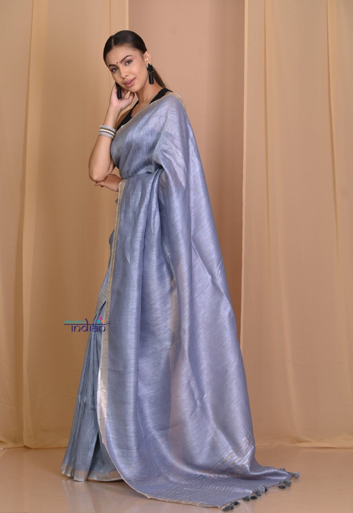 Pehal~ Authentic Grey Silk Linen Saree with Aesthetic Pallu. - verymuchindian.com