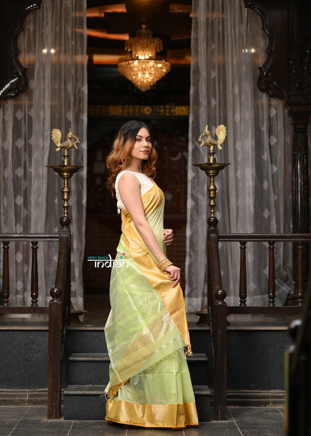 VMI Exclusive Designer! Handloom Cotton Silk Saree With Broad Golden Border ~ Lush Green - verymuchindian.com
